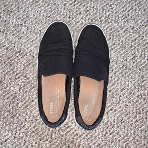 TOMS slip on sneaker shoes